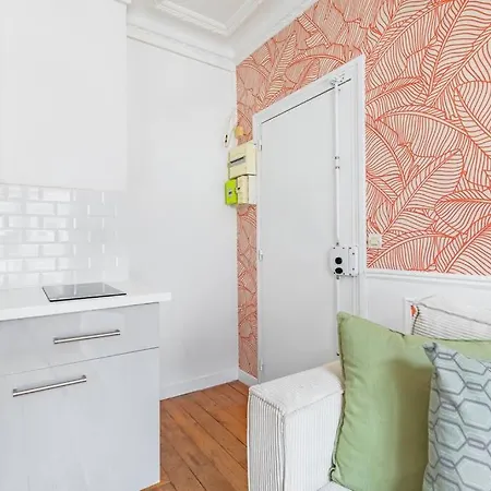 Apartment Colore Et Lumineux A Paris