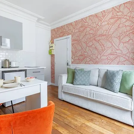 Apartment Colore Et Lumineux A Paris