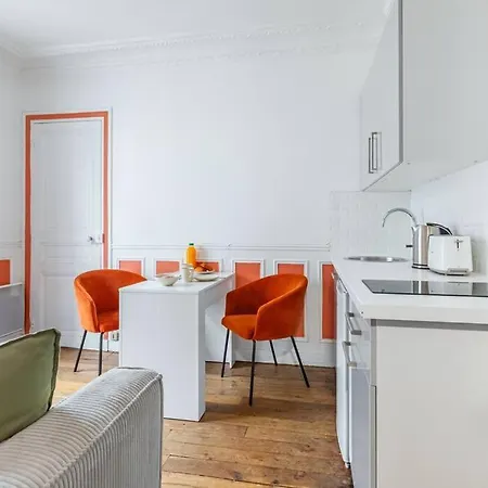 Colore Et Lumineux A Apartment Paris