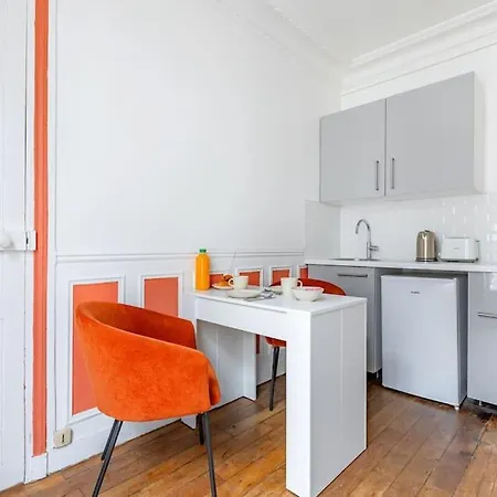 Apartment Colore Et Lumineux A Paris
